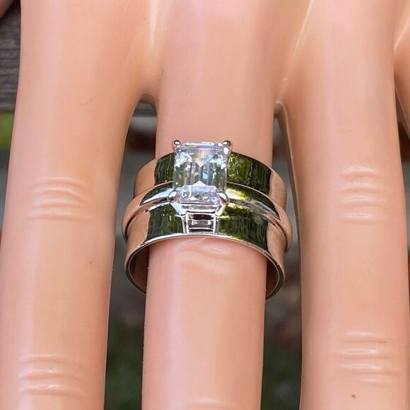 NWOT Lisa Freede Adjustable Emerald Cut Cubic Zirconia Stone Cigar Band Ring OS - Picture 3 of 6